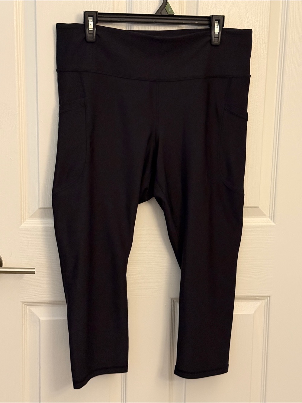 Old Navy Black Powersoft Capris with Side Pockets